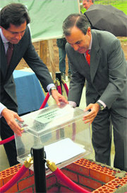 Acto de colocación de la primera piedra del centro en diciembre de 2006  (Foto: ARCHIVO)