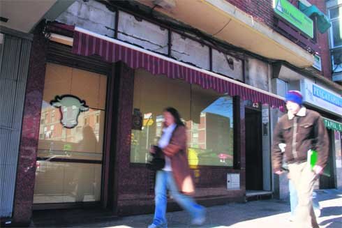 Ayuntamiento y comerciantes de Villalba, enfrentados. El Ejecutivo les quiere cobrar una tasa aprobada hace tres años