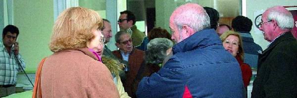 El alcalde y el edil de seguridad reciben a dos representantes de los ciudadanos para conocer sus demandas