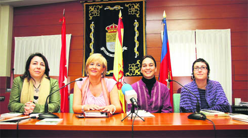 Imagen de la presentación de la guía en el salón de plenos (Foto: RICARDO MIGUEL PEÑA)