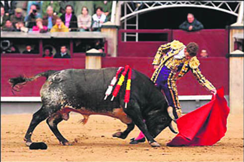 “El Payo”, toreando al natural en Madrid  (Foto: WWW.LAS-VENTAS.COM)