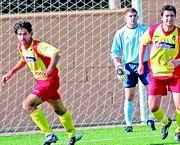 Iván Pérez, a la derecha junto a Toni y César, será baja por sanción ante el Ciempozuelos  (Foto: MARVIC OTAIZA)