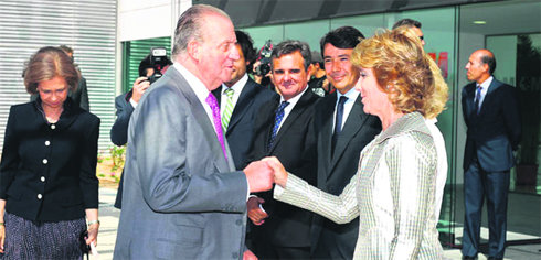 Los Reyes inauguran el nuevo Puerta de Hierro, mientras que la polémica rodea al futuro hospital de Villalba