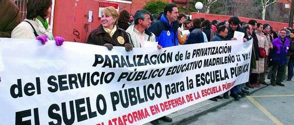 SEGÚN los DATOS de la plataforma, en el periodo 2006 - 2008 se construirán 10 colegios concertados frente a sólo cuatro públicos