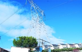 Imagen de una torre de alta tensión en la zona de Carranza