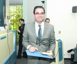 Contradicciones en el Plan Zapatero La crisis amenaza a los periodistas - La candidatura de José Pablo González
