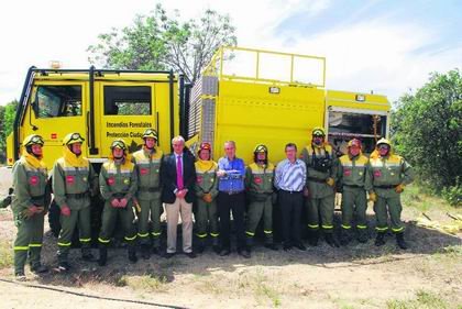 Los retenes forestales ensayan en el embalse de Valmayor sus maniobras contra los incendios