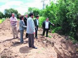 El regidor comprueba la marcha de las obras en El Congosto y la urbanización El Guijo