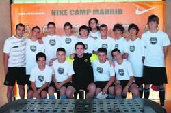 El valencianista Mata hizo las delicias de los niños del Nike Camp
