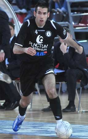 Fabián debuta y marca con la selección