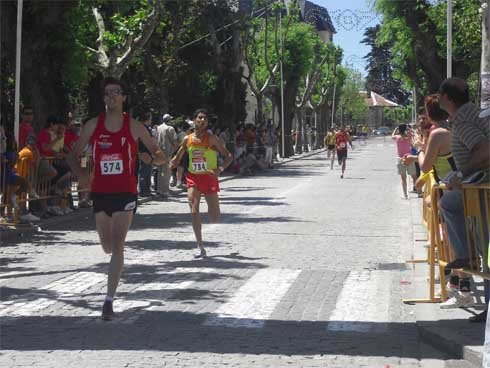 Cartagena gana a los marroquíes en una Milla de récord 
