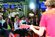 El grupo Lori Meyers toca en presencia de Esperanza Aguirre y Alberto Ruiz Gallardón (Foto: C. M.)