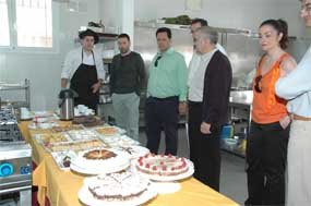El Ayuntamiento firma un convenio con nueve restaurantes para los alumnos de cocina