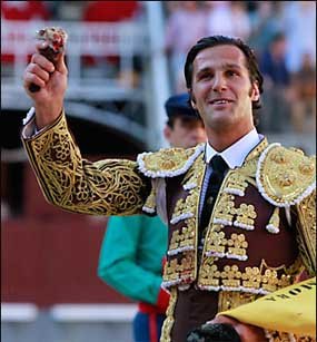 David Mora gusta y corta una oreja en el festejo de Las Ventas