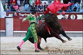 ‘El Fundi’ corta la primera oreja de la temporada en la plaza de Las Ventas 