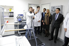 El presidente de la Comunidad destaca la calidad de la sanidad pública madrileña en su visita al hospital de Collado Villalba