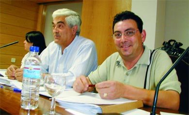 Luis Vicente Segovia, a la derecha, en un pleno  (Foto: ARCHIVO)