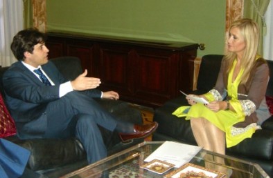 El alcalde, Daniel Pérez Muñoz, en una reunión hace meses con la delegada del Gobierno y recién nombrada candidata a la Presidencia de la Comunidad de Madrid, Cristina Cifuentes (Foto: Archivo)