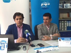 El alcalde y candidato del PP presenta su página web y recuerda que el 24-M se vota en clave local y regional