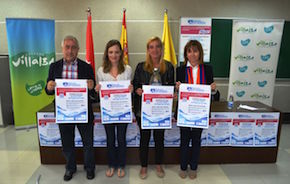 De izquierda a derecha: Carlos Sanz, edil de Deportes; Kerry Rose; Mariola Vargas, alcaldesa; y Enriqueta Román, jefa de Pediatría del Puerta de Hierro (Foto: Ayto. Collado Villalba)