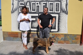 La edil Sara Villa, con el responsable de Fenixcan, Jesús Mas