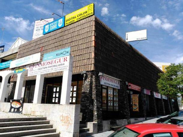 Uno de los centros de comercio de Torrelodones