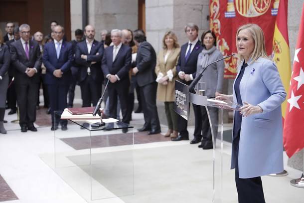 Cifuentes afirma que el servicio público no es un trabajo sino una vocación en la que hay que dejarse la piel