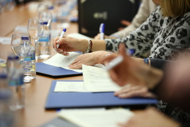 De la Uz firma los convenios para las ayudas a los centros educativos, que incluyen cuantías para proyectos innovadores