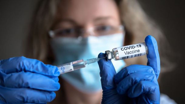 La Comunidad de Madrid reduce de seis a un mes el plazo para vacunar a personas que han pasado el COVID