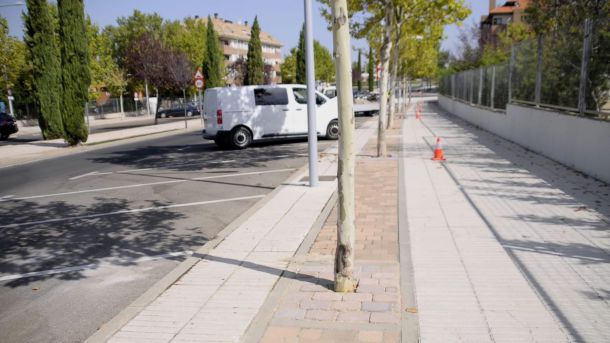El Ayuntamiento realiza el solado de alcorques en las principales calles de Boadilla