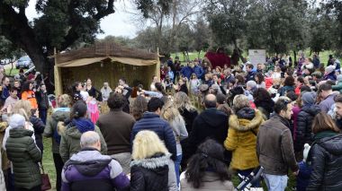 Jornada navideña en La Milagrosa con el Belén viviente y la llegada de las 