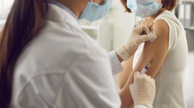 La Comunidad de Madrid abre la autocita para vacunar contra el COVID-19 a los niños de 8 años y a los adultos con doble dosis de AstraZeneca