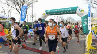La VIII Carrera de Navidad de Villanueva de la Cañada reúne a corredores de todas las edades