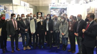 Ayuso visita el stand de ADESGAM – Sierra de Guadarrama
