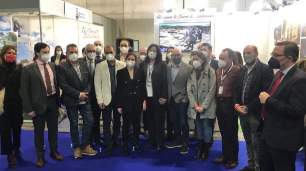 Ayuso visita el stand de ADESGAM – Sierra de Guadarrama