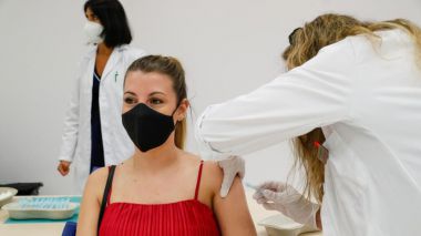 La Comunidad de Madrid abre la autocita para la vacunación de la dosis de refuerzo contra el COVID-19 a los mayores de 18 años
