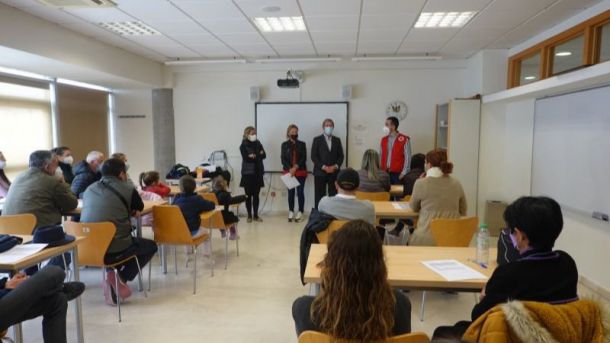 Villanueva de la Cañada colabora en el Programa de Alfabetización de Cruz Roja para refugiados