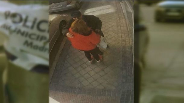 Imagen real unos instantes previos al crimen de Esther Escobar en Ciudad Lineal