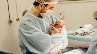 Madrid, a favor de regular la gestación subrogada
