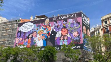 VOX despliega una lona en Madrid contra el 'consenso progre' de Sánchez, Díaz, Ayuso, Feijóo...