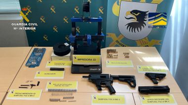 Talleres en Madrid: Incautan más de 80 armas de fuego, de guerra y de impresión 3D
