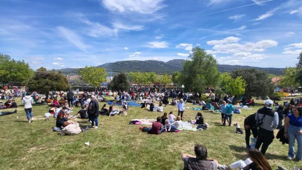 Celebración de la Cruz de Mayo 2025 en Moralzarzal el 3 de mayo
