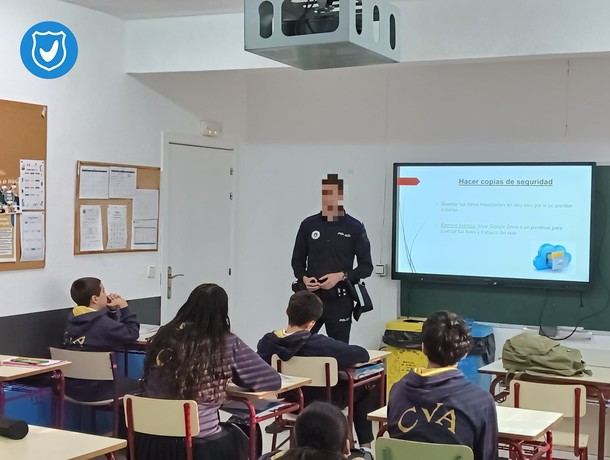 Más de 1.000 estudiantes de Collado Villalba asisten a talleres preventivos de la Policía Local