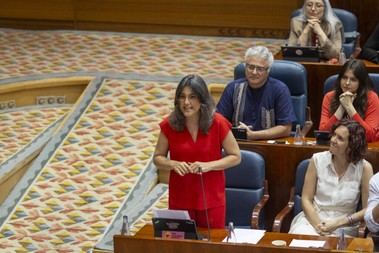 Bergerot critica a Ayuso por la falta de climatización en colegios públicos durante el calor extremo