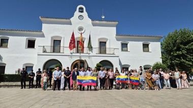 Villanueva de la Cañada rinde homenaje a las víctimas de los terremotos en Venezuela