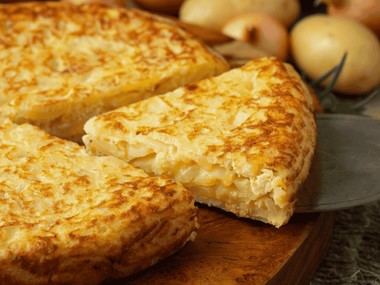 Concurso de tortilla de patatas en Plaza de España el 21 de agosto