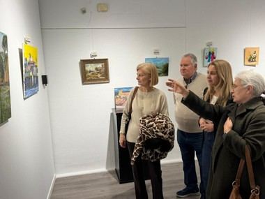 Inauguran exposición de pintura de mayores en Ciudad Lineal