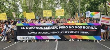 Arcópoli critica la decisión del PSOE de eliminar la "Q+" en las siglas LGTBI+