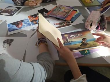 Alumnos rinden homenaje a científicas en el Día de la Mujer y la Niña en la Ciencia 2026