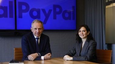 Díaz Ayuso se reúne con el CEO de PayPal en Nueva York para impulsar la tecnología financiera